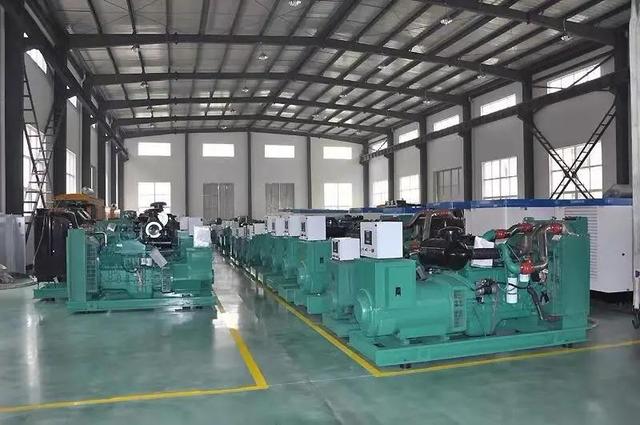 云南發(fā)電機(jī)組廠家：整套的大型柴油發(fā)電機(jī)組由哪幾個(gè)部分組成？