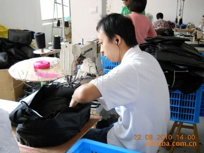 【供應(yīng)600D牛津布手袋生產(chǎn)加工 義烏箱包手袋加工廠】價格,廠家,圖片,家居用品加工,義烏市周江箱包廠-